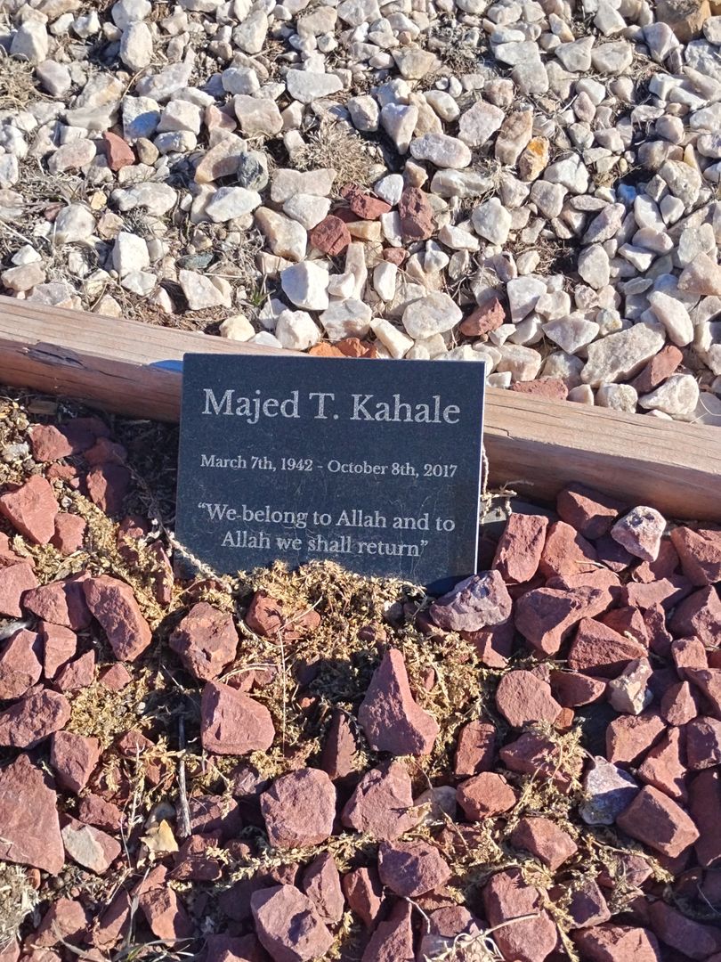 Majed T. Kahale's grave. Photo 1