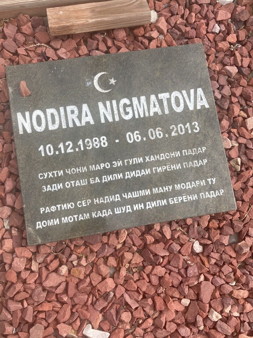Nodira Nigmatova's grave. Photo 1
