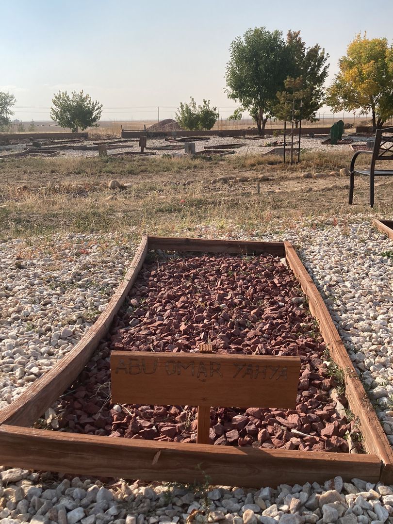 Abu Omar Yahya's grave. Photo 1