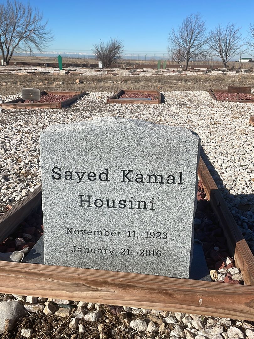Sayed Kamal Housini's grave. Photo 1