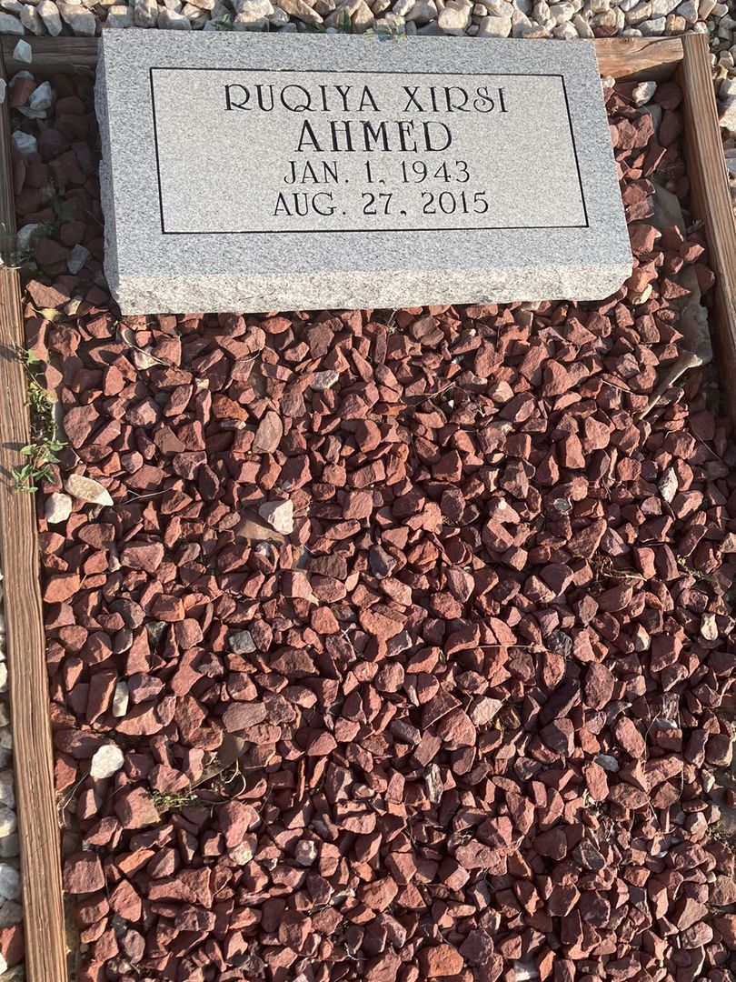 Ruqiya Xirsi Ahmed's grave. Photo 1
