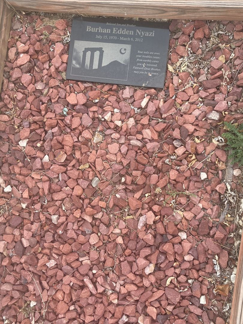 Burhan Edden Nyazi's grave. Photo 1