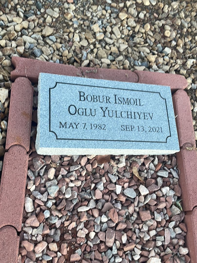 Bobur Ismoil Oglu Yulchiyev's grave. Photo 1