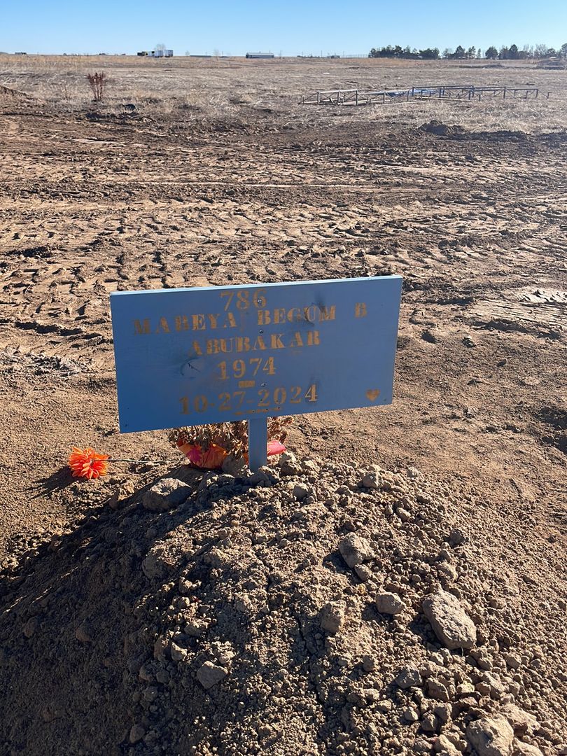 Maheya Begum B. Aburakar's grave. Photo 1