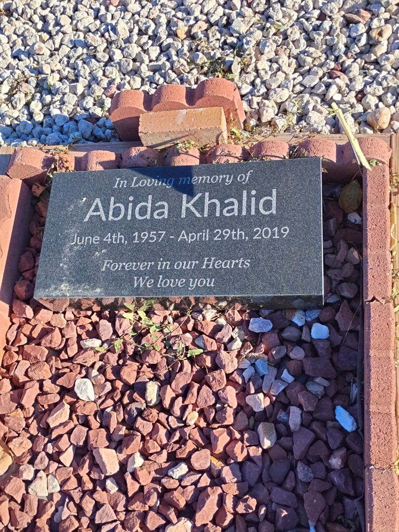 Abida Khalid's grave. Photo 1