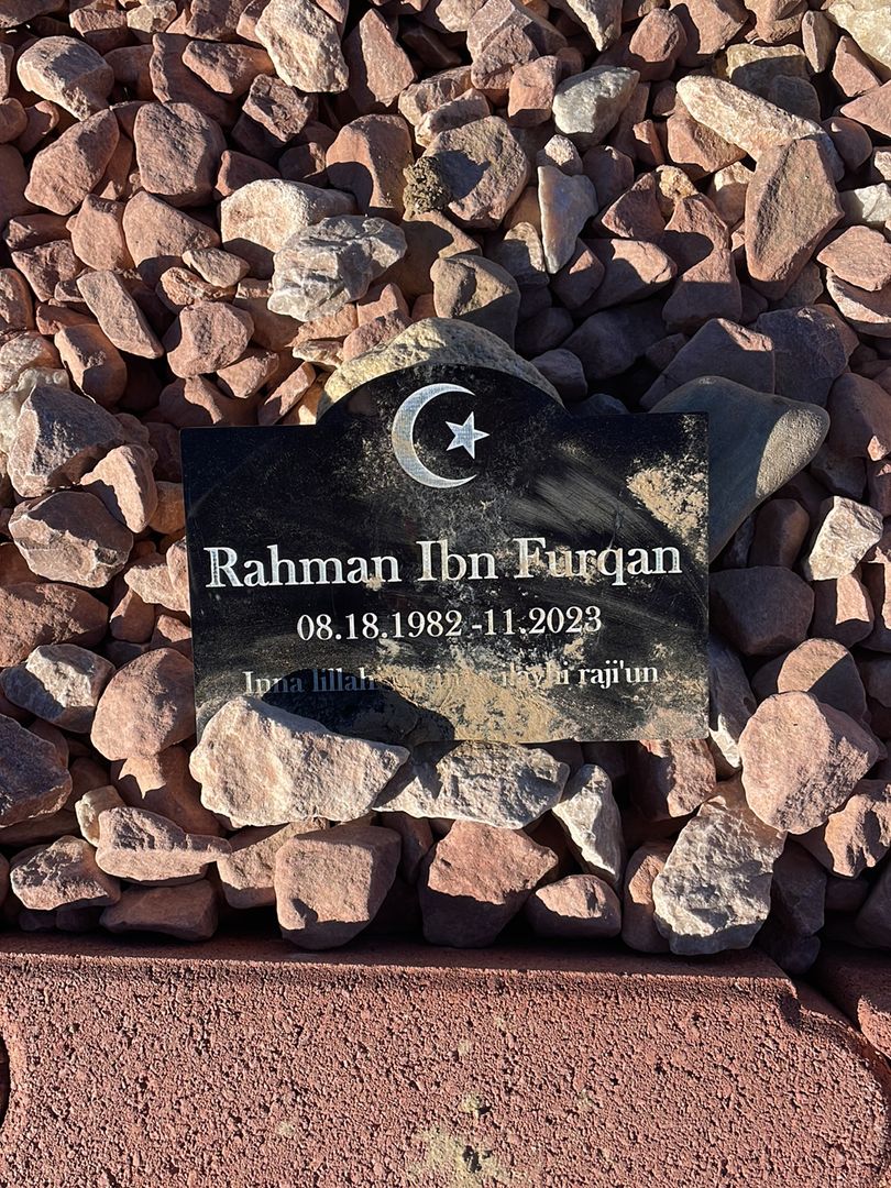 Rahman Ibn Furqan's grave. Photo 1