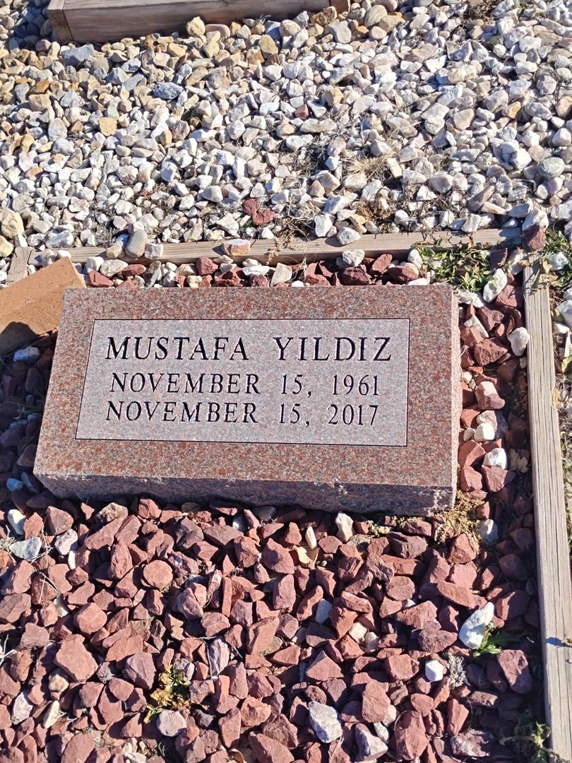 Mustafa Yildiz's grave. Photo 1