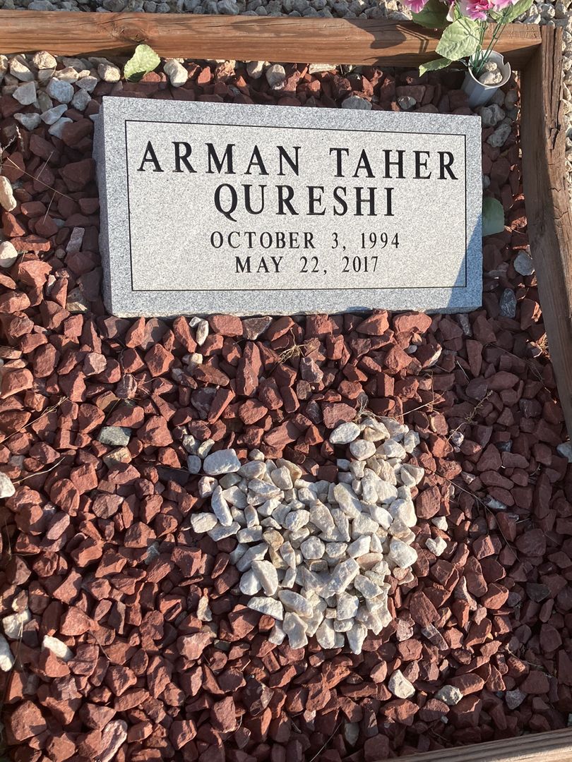 Arman Taher Qureshi's grave. Photo 1